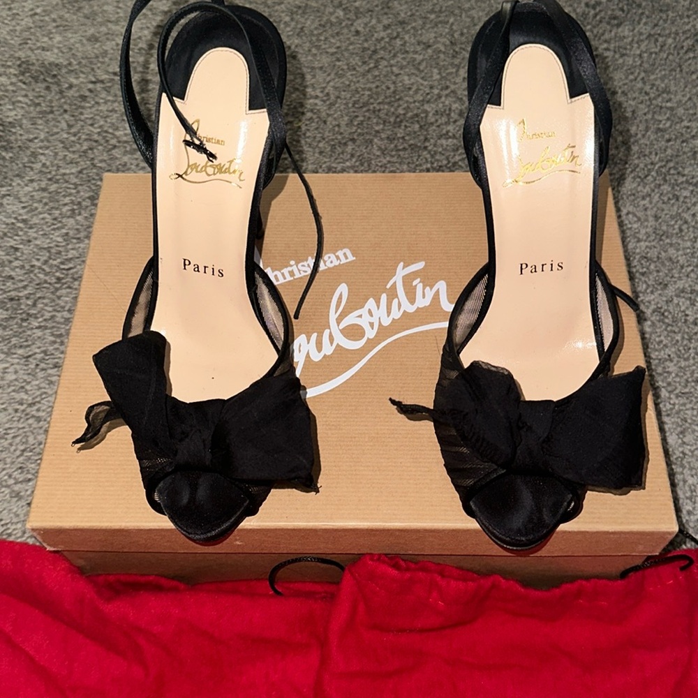 CHRISTIAN LOUBOUTIN Black bow heels size -39